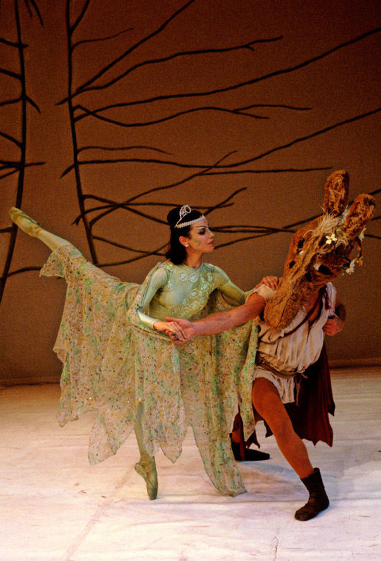 1980-A MIDSUMMER NIGHT’S DREAM -Clair Symonds as Titania & Alexander Roy as Bottom  photo: Geoff Howard