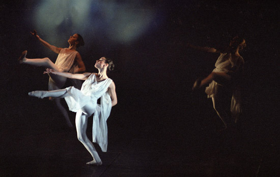 1981-ADAGIO Clair Symonds (foreground) – photo: Linda Rich