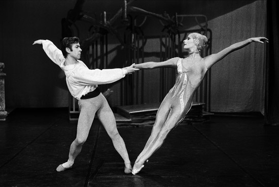 1983-BEAUTY AND THE BEAST-Spencer Parker and Prue Sheridan- photo: Geoff Howard