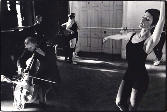 Rehearsal at North House – Prue Sheridan (R) Copyright Geoff Howard