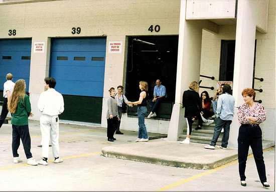 USA airports 1989- waiting for freight